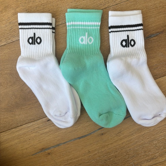 Accessories - 3 pack Alo Yoga Unisex Throwback Half Crew Socks Brand New